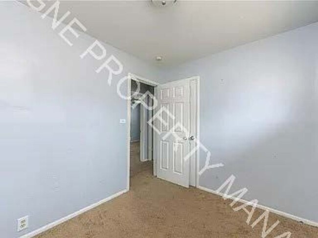 Building Photo - Single Family Home in Ruskin - All Voucher...