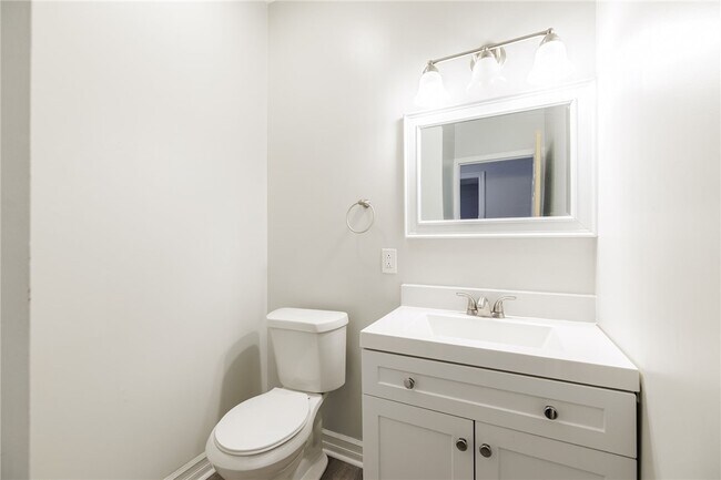 Building Photo - 186 Monroe Ave