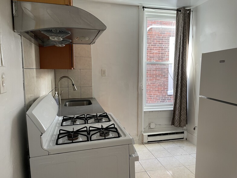 kitchenroom - 4439 Spruce St