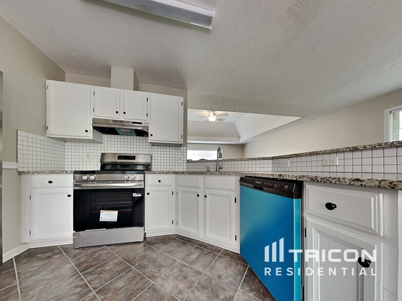 Building Photo - 2114 Lindley Ln