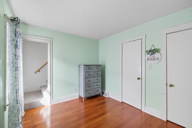 Building Photo - 408 River Ln