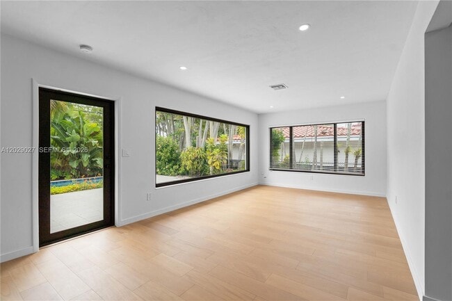 Building Photo - 517 Palermo Ave