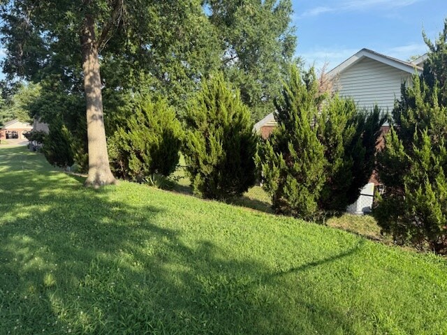 Building Photo - 1621 Greenbrier Dr