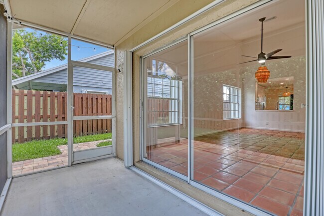 Building Photo - 935 Honeytree Ln