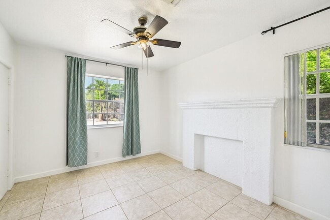 Building Photo - 423 Kern St