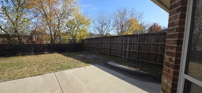 Building Photo - Large 4 Bedroom in Kennedale ISD