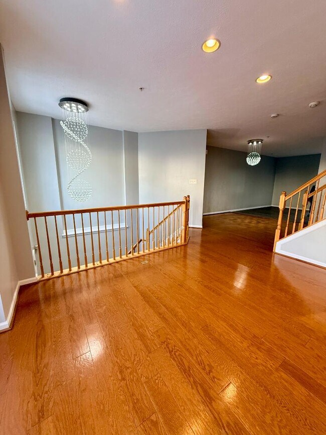 Building Photo - 838 Lowe Rd