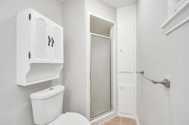 Building Photo - 7911 Pella Dr