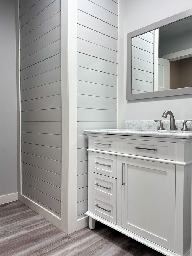 Building Photo - OWN962