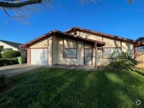 Building Photo - Elk Grove 3 Bed 2 Bath Close to Schools