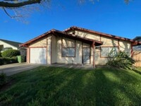 Building Photo - Elk Grove 3 Bed 2 Bath Close to Schools