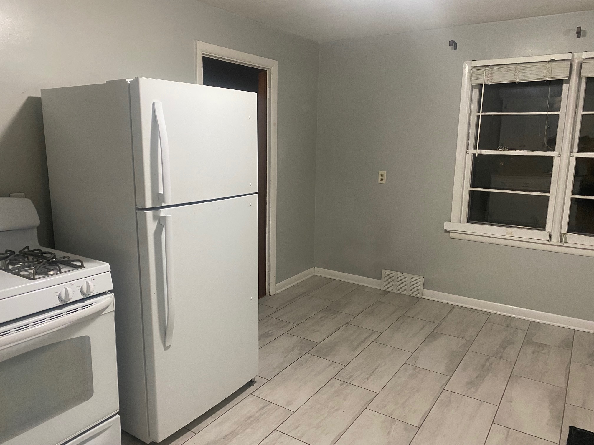 kitchen - 717 N Highland Ave