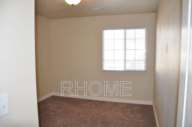 Building Photo - 1705 Westbury Way