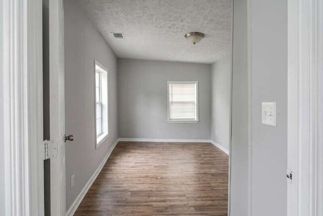 Building Photo - 934 Motley St
