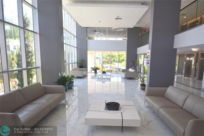 Building Photo - 525 N Ocean Blvd