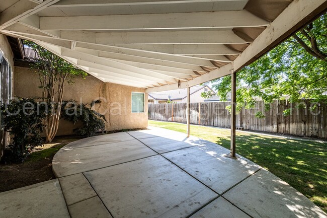 Building Photo - 3 Bedroom/2 Bath Home in Desired Southwest...