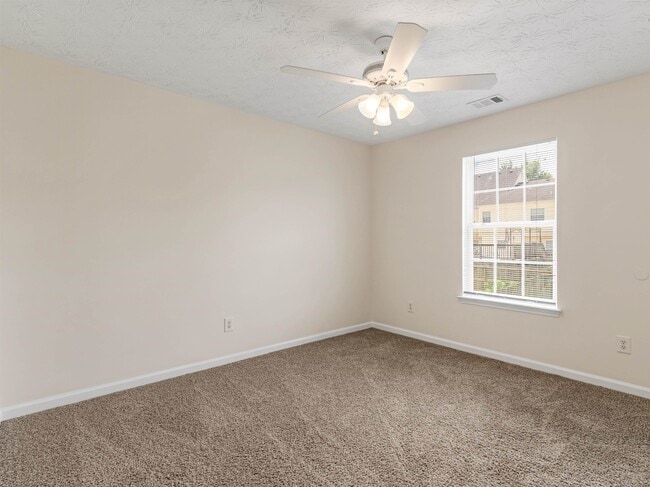 Building Photo - 310 Sarasota Ln