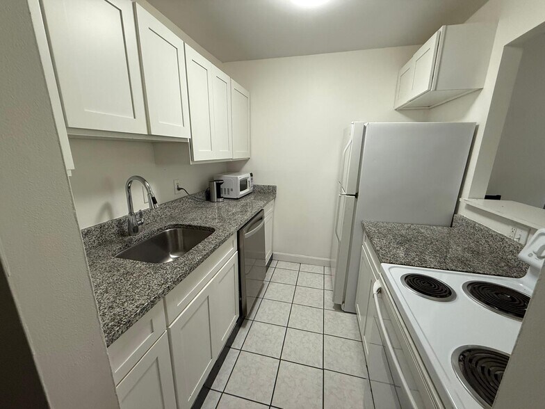 Building Photo - 274 S Main St