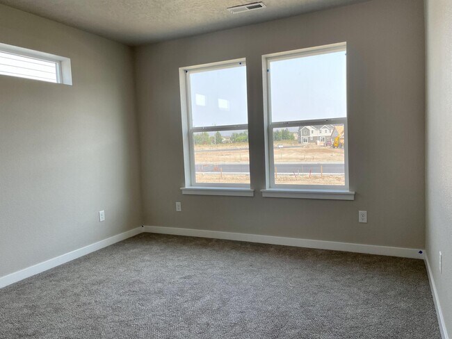 Building Photo - 5978 S Carlburg Ave