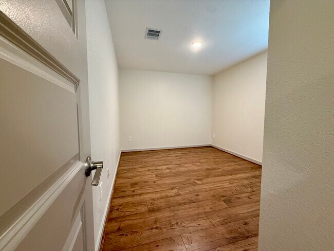 Building Photo - 28930 Yukon River Ct