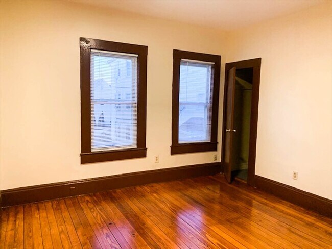 Building Photo - 436 Warren Ave