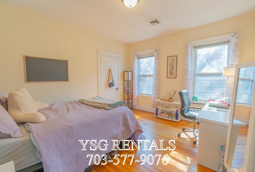 Building Photo - 102 Cypress St