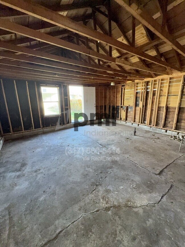 Building Photo - 2613 Louise St