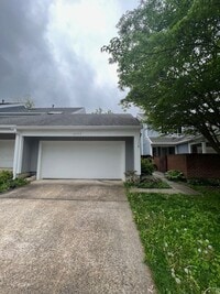 Building Photo - CHARMING TOWNHOME LOCATED IN HIGHLAND HALL...