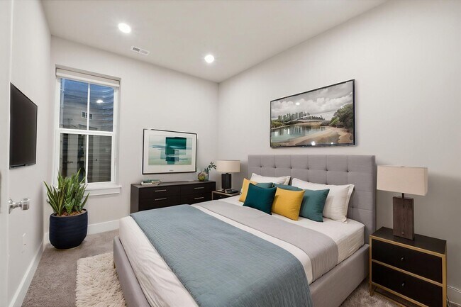Building Photo - Georgia Row Townhome | 2 Bed | 2.5 Bath | 1,400 Sf | Juliet Balcony | 1 Assigned Parking Space