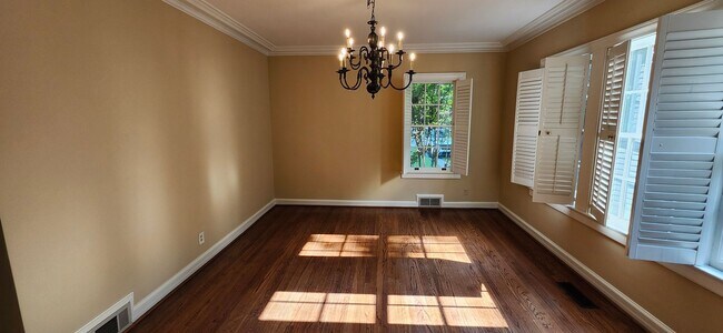 Building Photo - Wonderful home in Overlook!