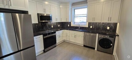 Building Photo - 3 bedroom in BRONX NY 10463