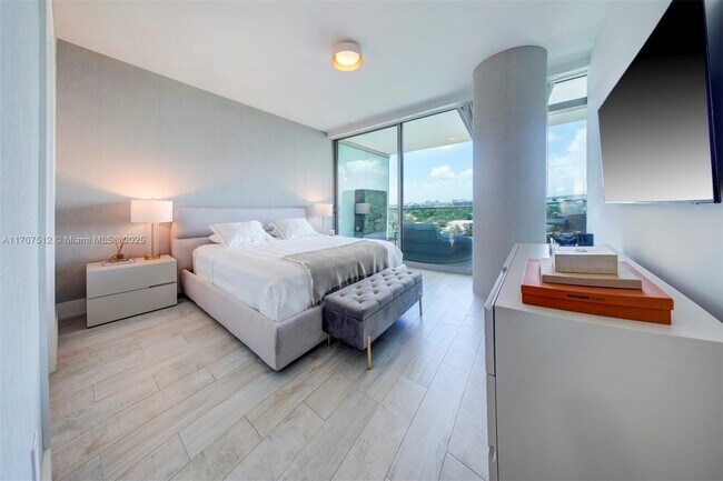 Building Photo - 10201 Collins Ave