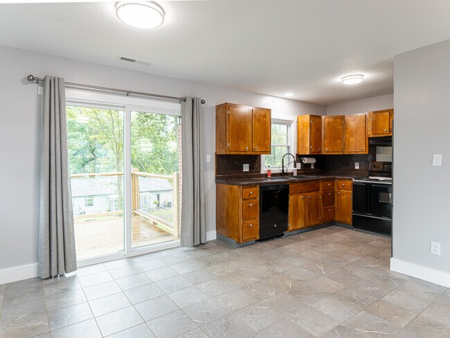 Building Photo - 3 Southwicke Ct