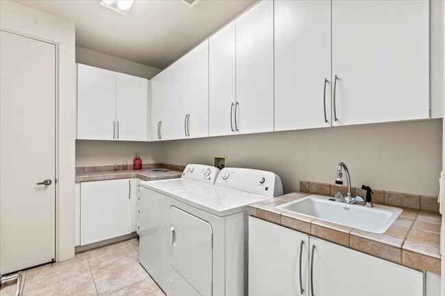 Building Photo - 50380 Vía Serenidad