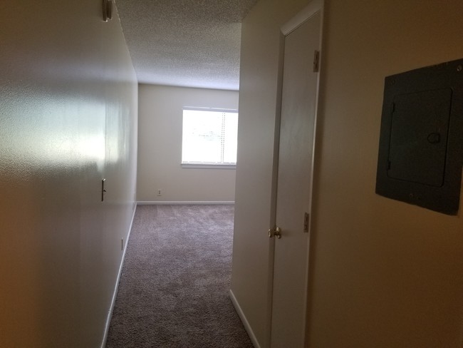 Studio Hall/Linen Closet - East Lake Apartments