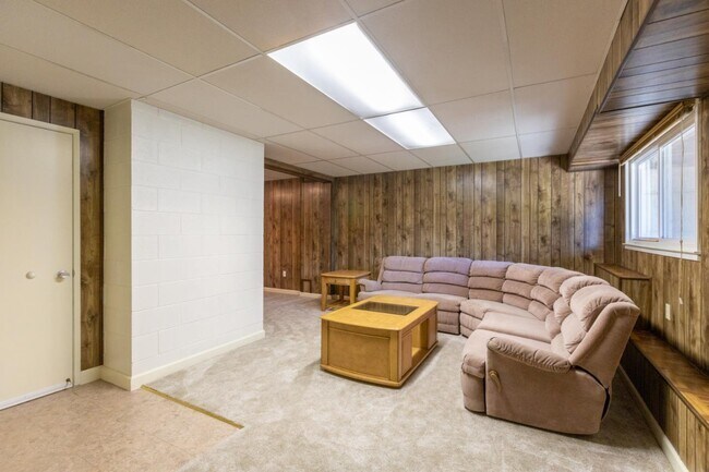 Building Photo - 1122 Grand Teton Dr