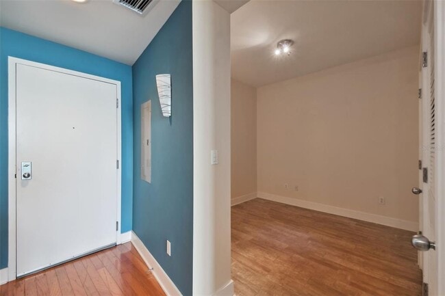 Building Photo - 1208 E Kennedy Blvd