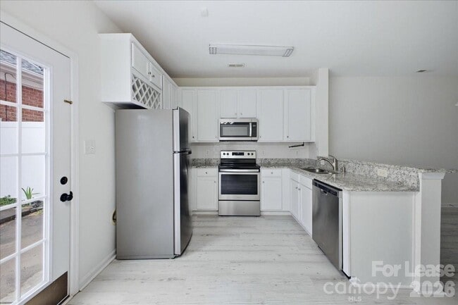 Building Photo - 6928 Creft Cir
