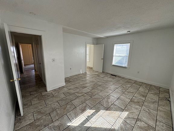 Building Photo - Looking for a place with extra space and easy living?