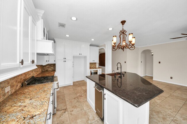Building Photo - 1805 Jasmine Hollow Ln