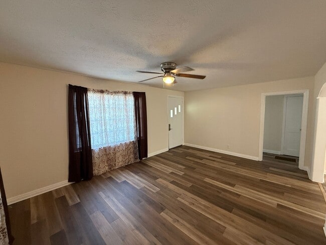 Building Photo - Walking Distance to Pell City Courthouse, ...