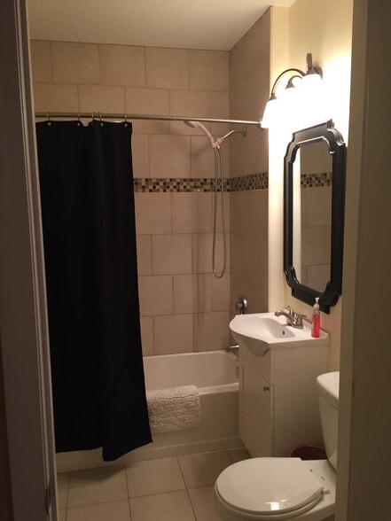 Building Photo - 42 Pond St