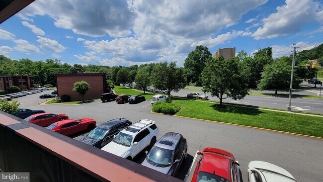 Building Photo - 1501 S George Mason Dr