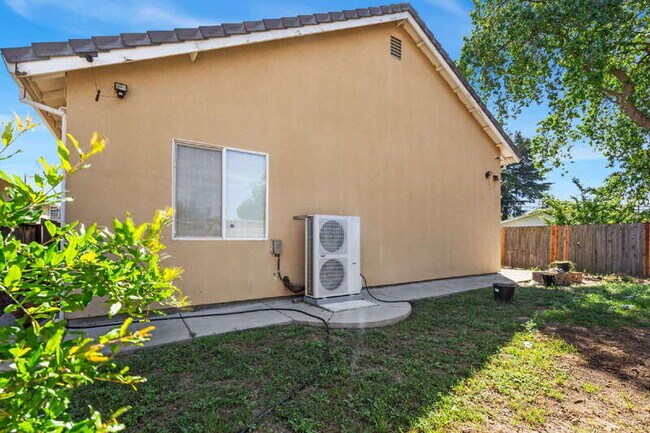 Building Photo - 2621 Mysin Way