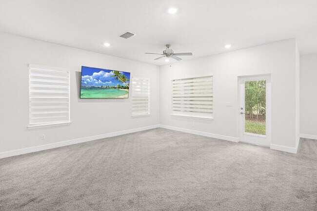 Building Photo - 692 NE Turtleback Trail