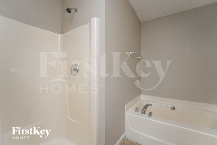 Building Photo - 526 George Tate Dr