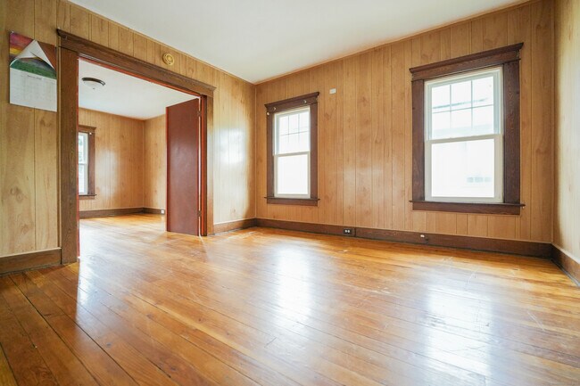 Building Photo - 519 3rd Ave
