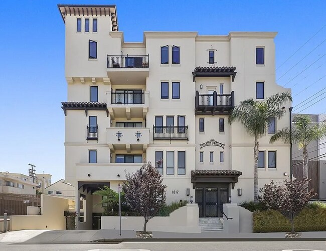 Primary Photo - Classic and contemporary two-story townhou...