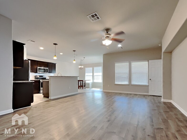 Building Photo - 351 Langely