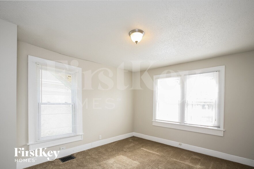 Building Photo - 626 E 25th St